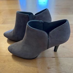 Bandolino Ankle Booties in size 8